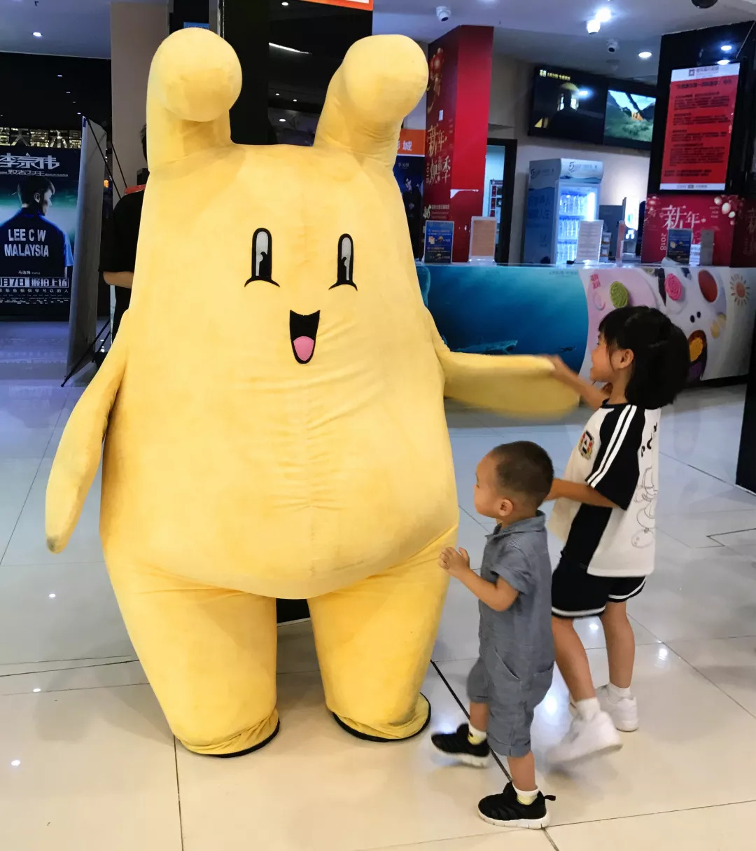 华美带你与阿汤哥一起海陆空全面出击! 华美带你与阿汤哥一起海陆空全面出击!